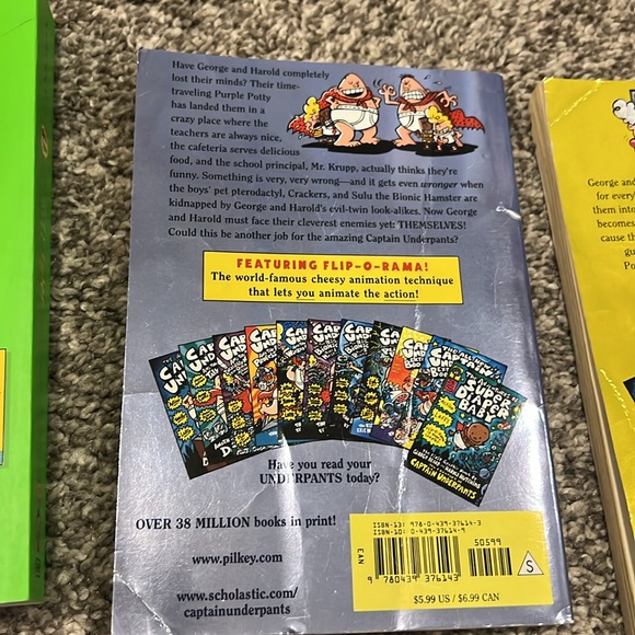 Kids Graphic Novel Set - Picture 15 of 16